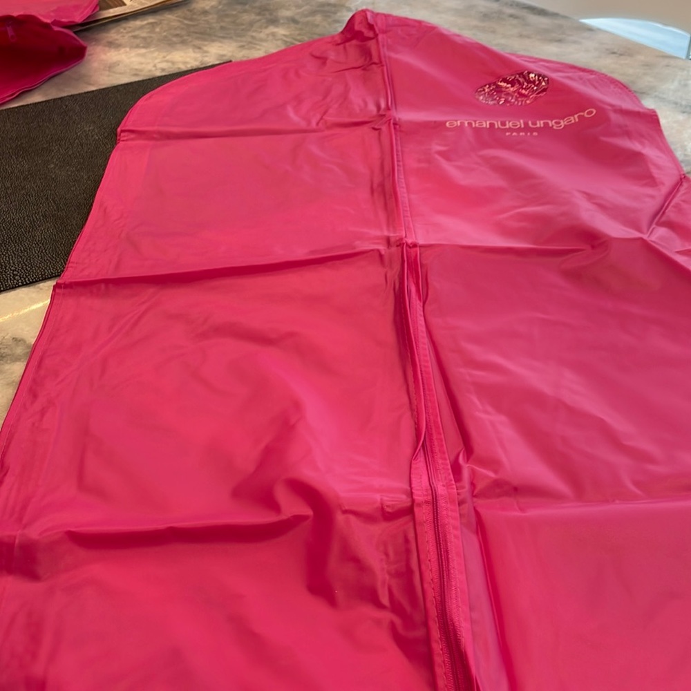 Emanuel Ungaro Paris 42 Inch Garment Bag